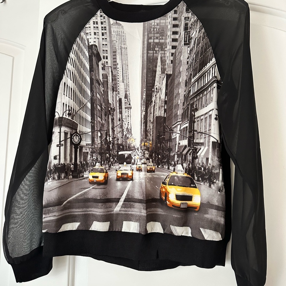 Elie Tahari NYC Cityscape Black and white shirt with yellow taxis - XS
